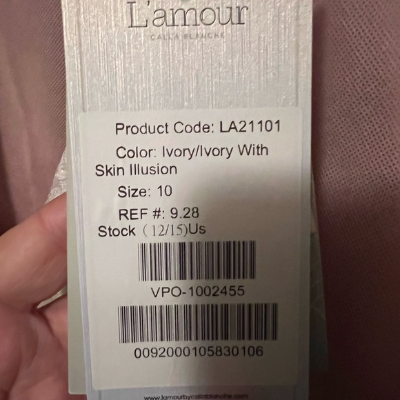 Brand new with tags L’amour wedding dress - Picture 4 of 4